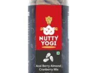 Nutty Yogi Acai Berry Almond Cranberry Mix | Fiber & Minerals | Rich in Protein | Goodness of Almonds | Excellent Source of Vitamin E | Best Brain Food | Acai Berry - 125 gm