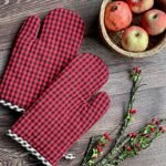 PIXEL HOME DECOR Oven Mitten (Oven Mitten Pack of 2, Red & Black) (Red & Black, 18X30)