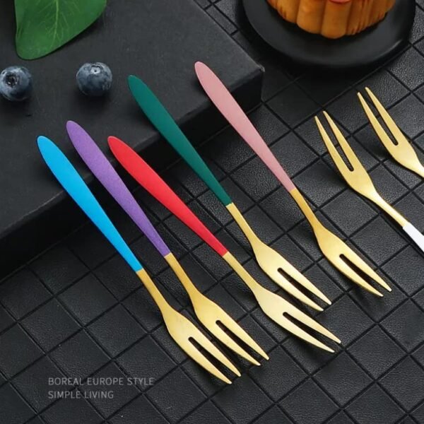 Appetizer Dessert Forks, 304 Stainless Steel Fruit Forks Set, Colorful Mini Salad Fruit Fork for Party Banquet Cocktail Dessert Fruit Cakes Afternoon Tea Wedding Random (5.3IN) (Pack of 6)