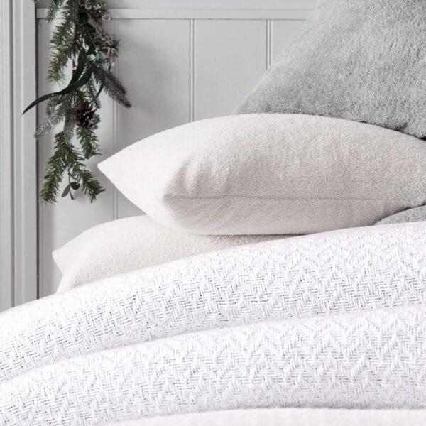 SASHAA WORLD Cotton Chevron Throw Blanket Handwoven with Fringes, XL Sofa Throw Blanket/Bedcover (170x250 cm, White)