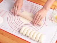 LIMNUO Silicone Pastry Baking Mat Non Stick Large Extra Thick with Measurements Baking Mat,Counter Mat, Dough Rolling Mat,Oven Liner, 20 x 16 Inch